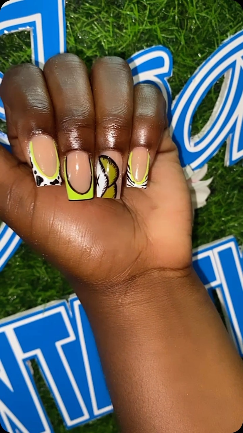 Stylish Patterned Nails