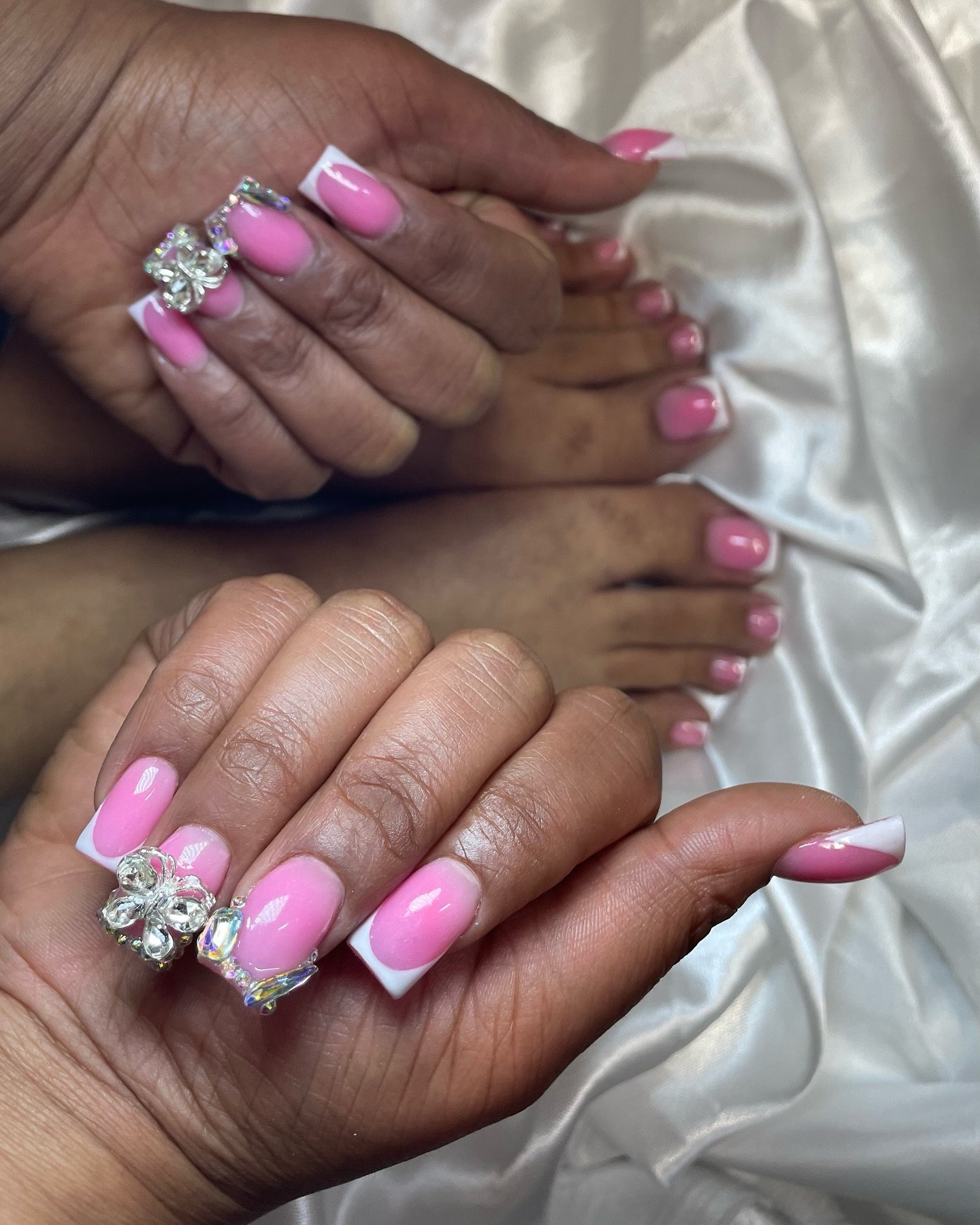 Elegant Pink and White Nail Design with Gems