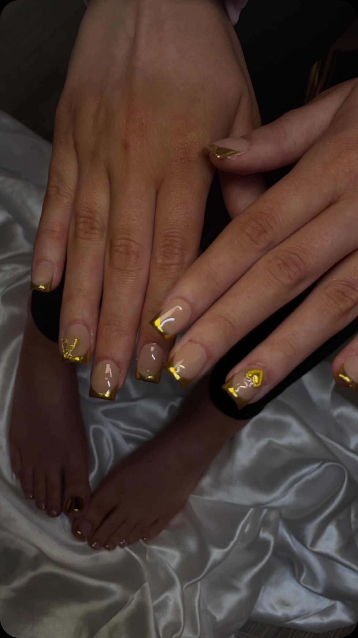 Elegant Nude and Gold Nail Design