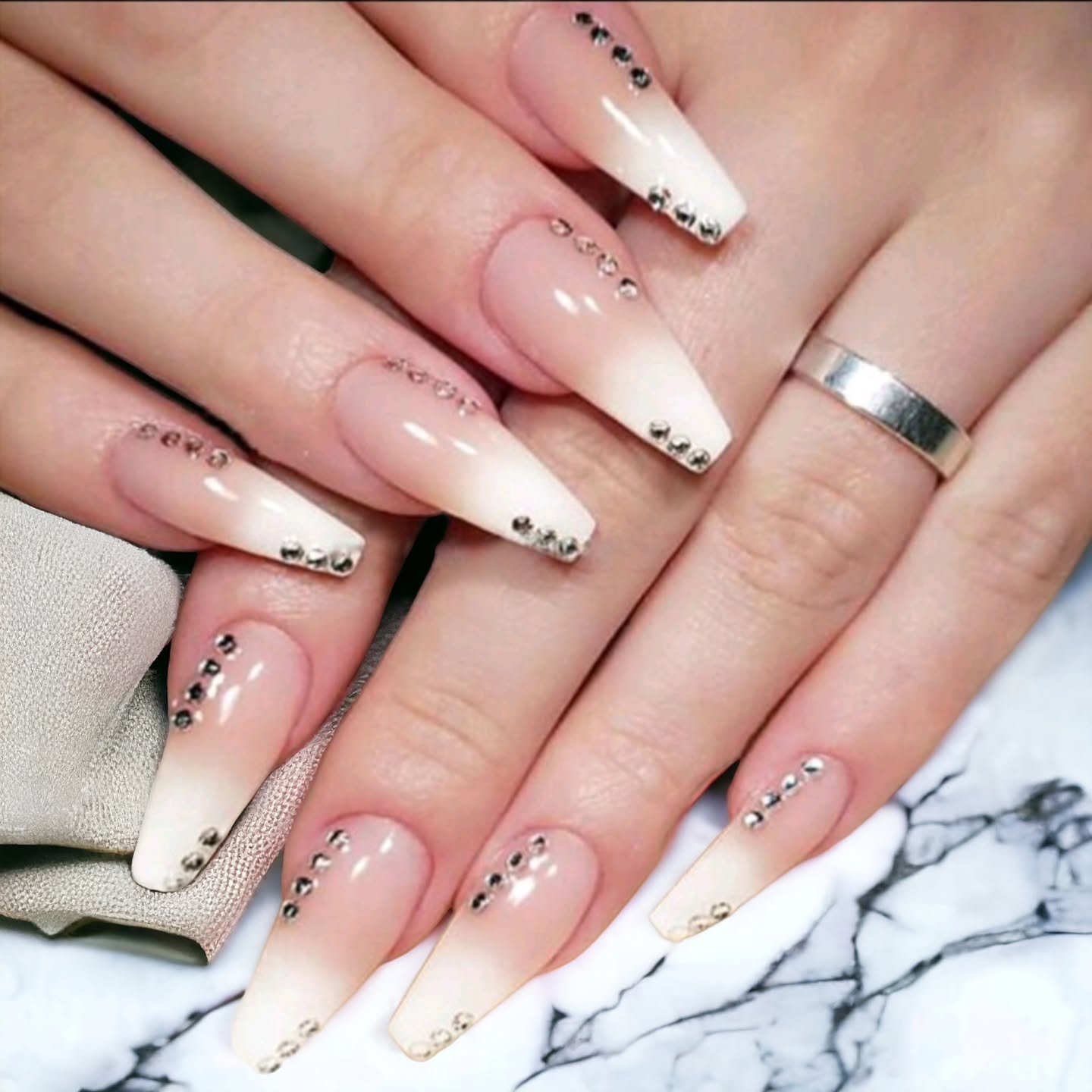 Elegant Ombre Nails with Rhinestones