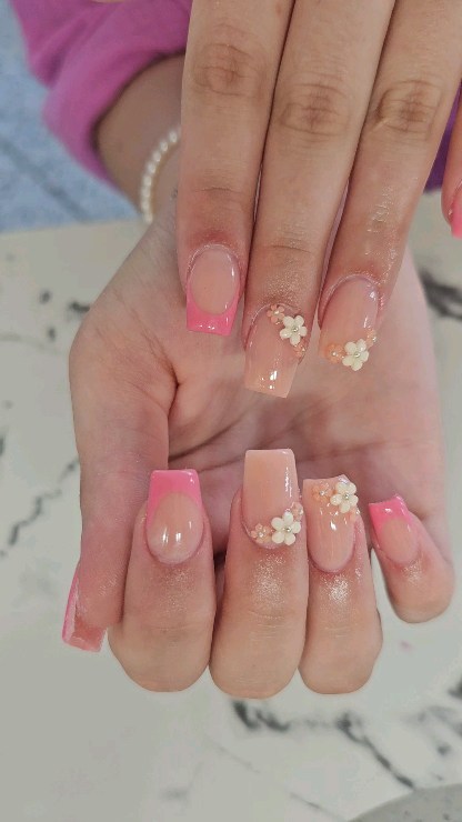 Elegant Floral Nail Design
