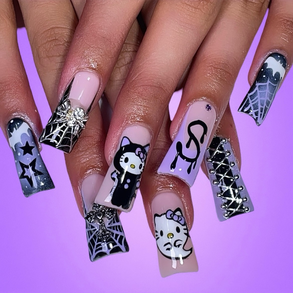 Halloween Themed Hello Kitty Nails