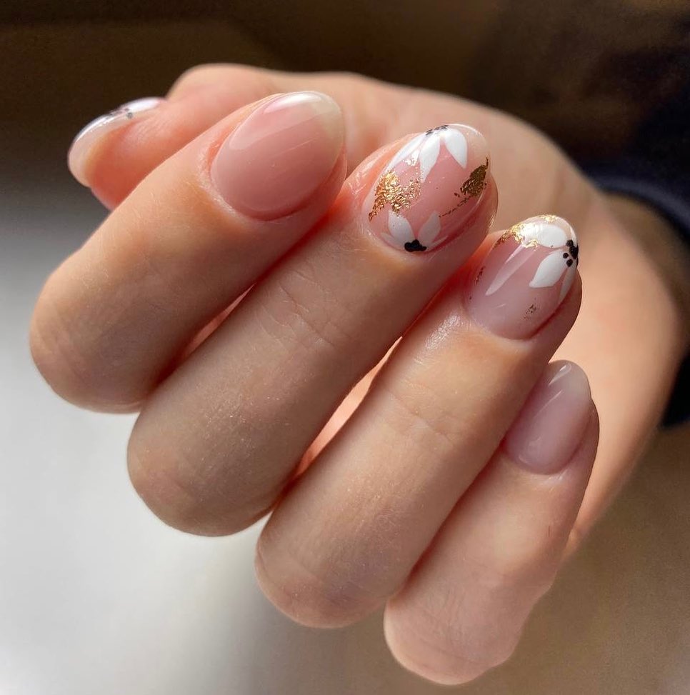 Elegant Floral Nail Design
