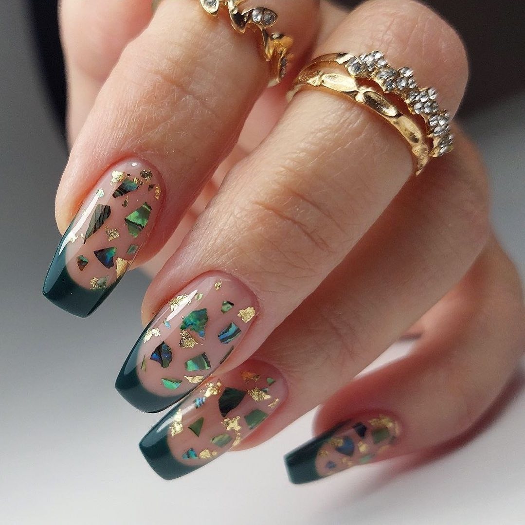 Elegant Green and Gold Nail Design