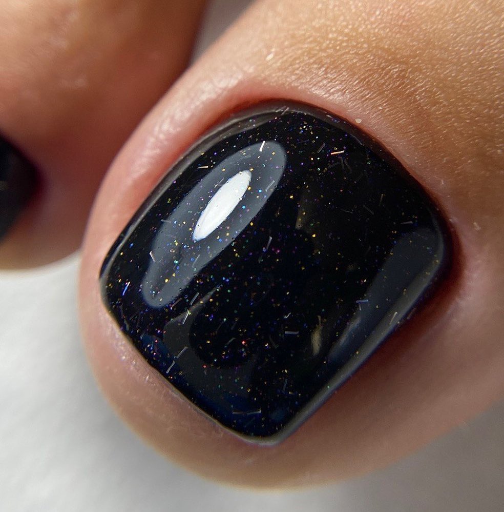 Elegant Black Glitter Nails