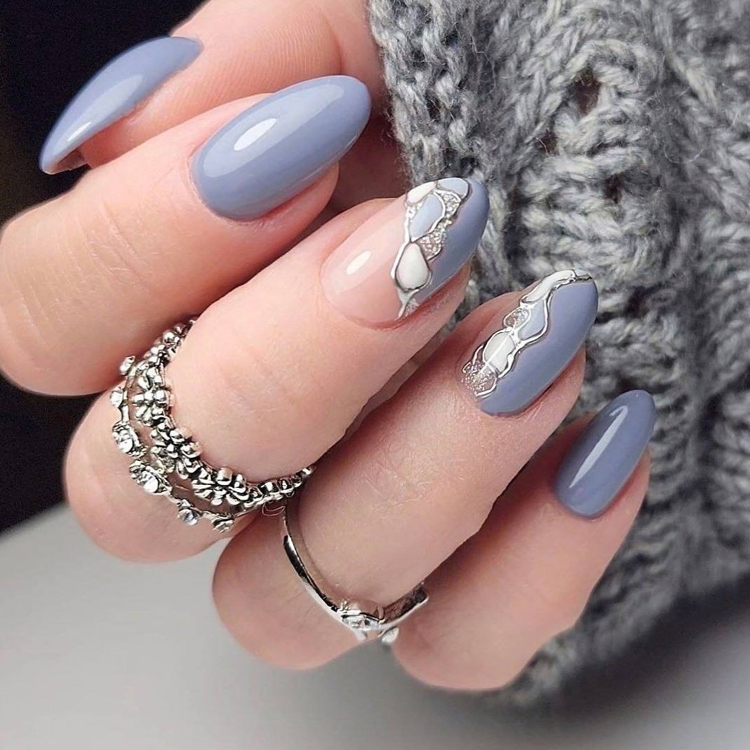 Elegant Gray and White Nail Art