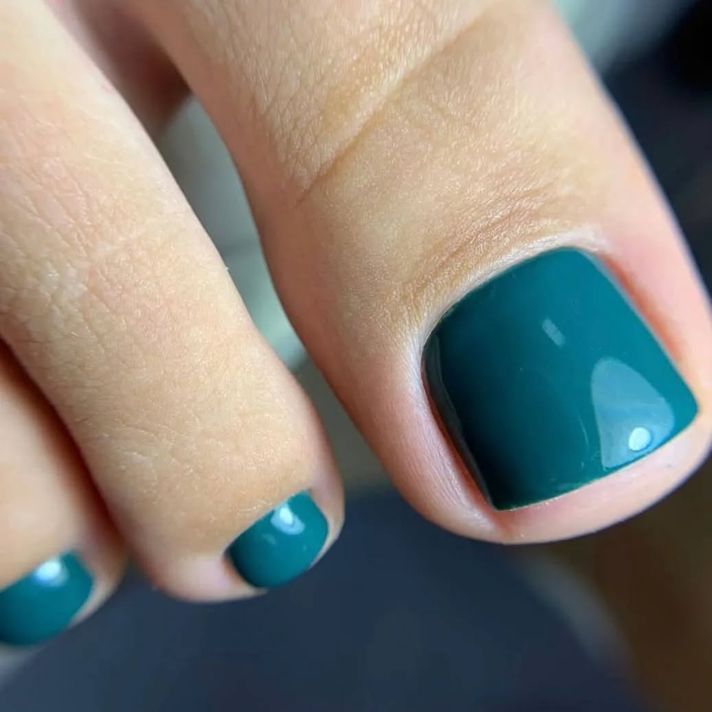Elegant Green Nail Art