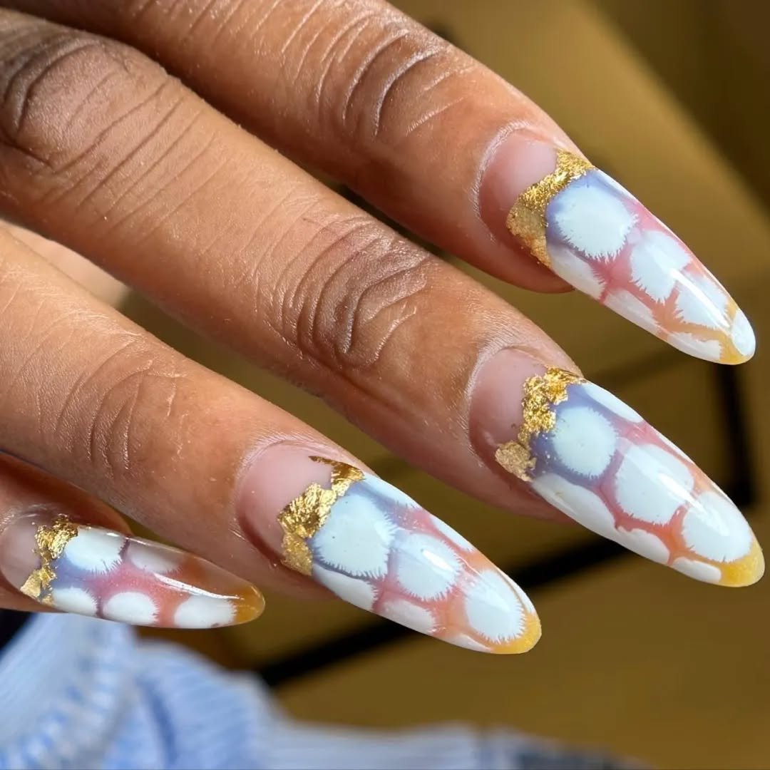 Elegant Gold and White Nail Art