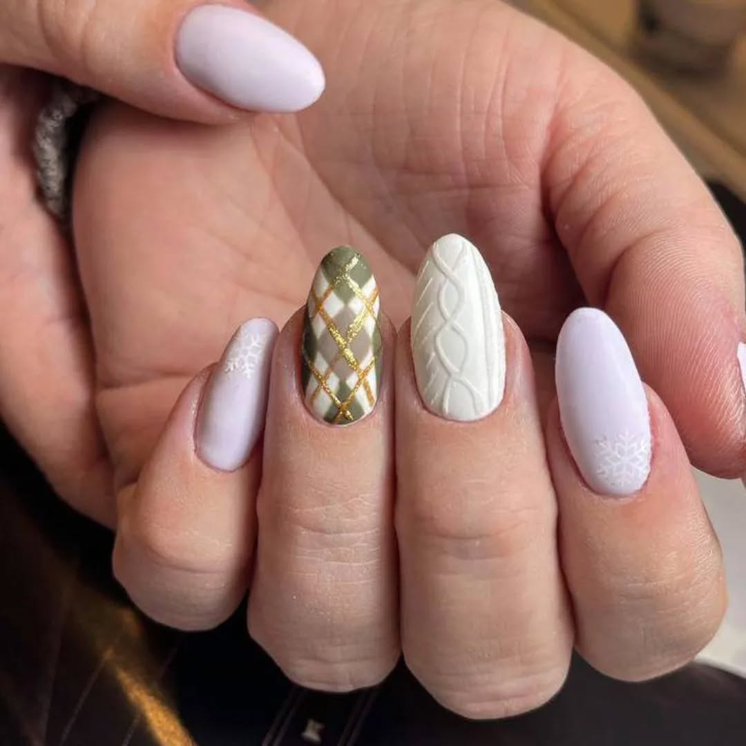 Elegant Holiday Nail Design