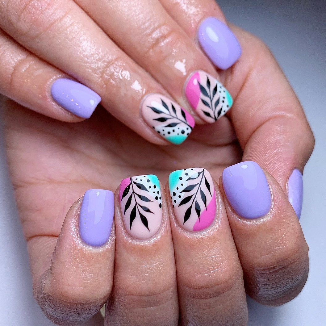 Artistic Leaf Design Nails