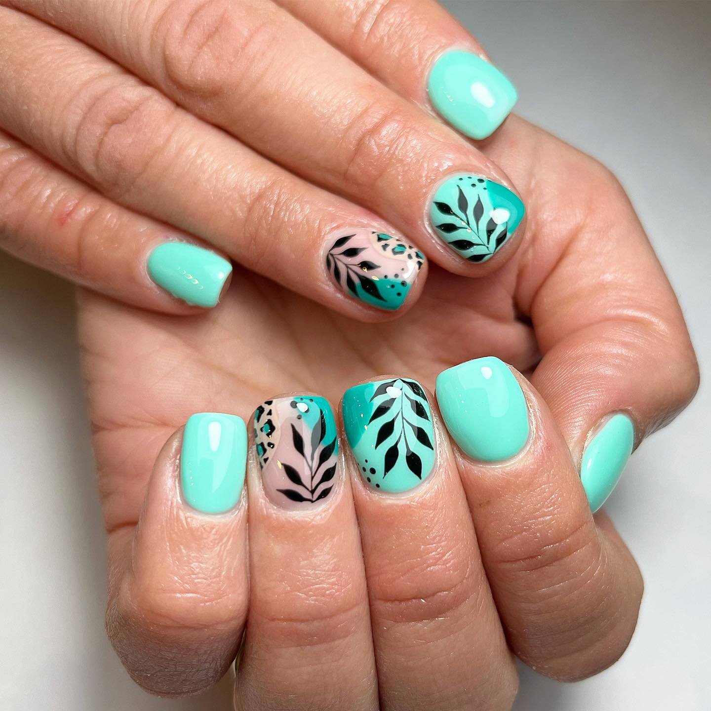 Artistic Mint Green and Leaf Design Nails
