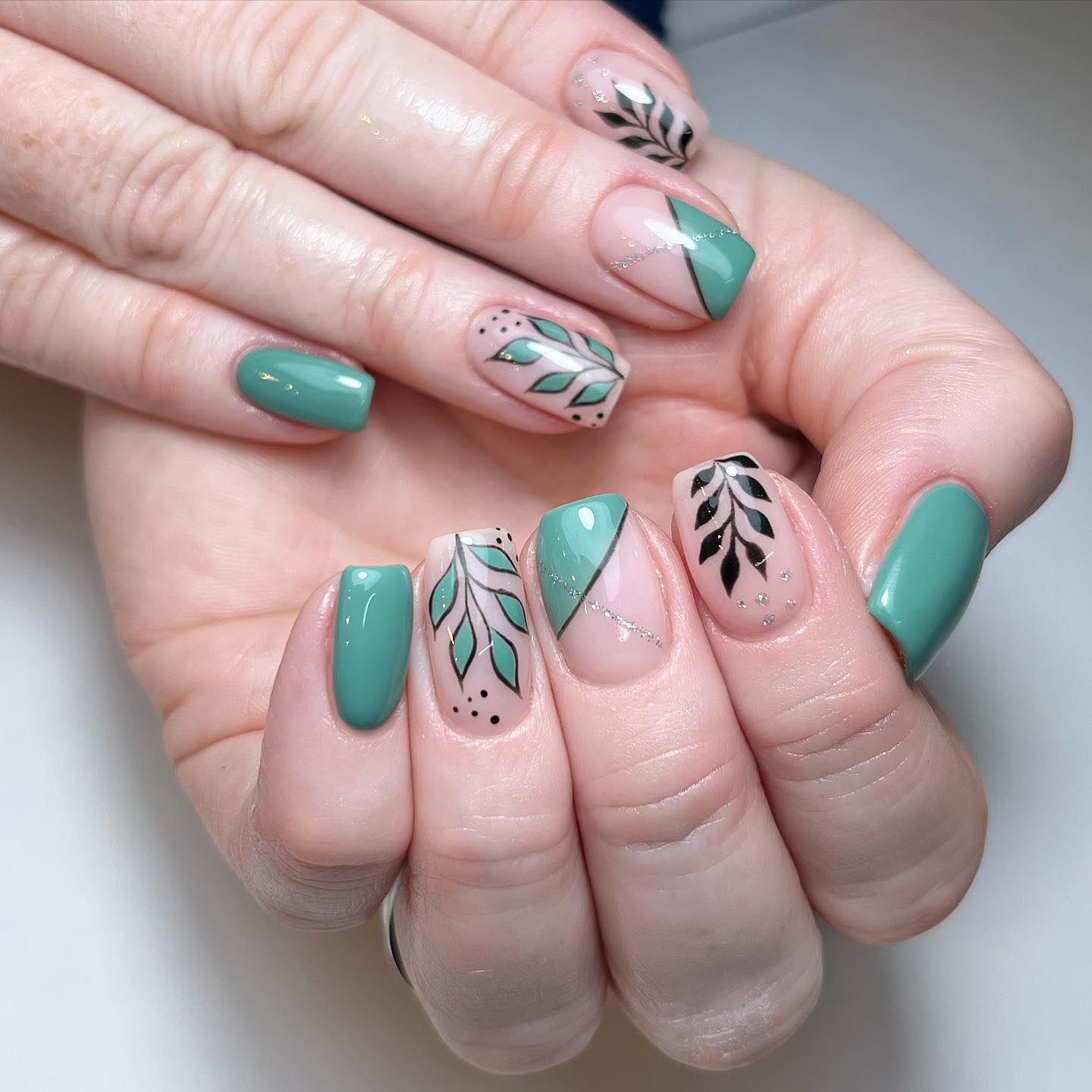 Elegant Green and Black Leaf Nail Art