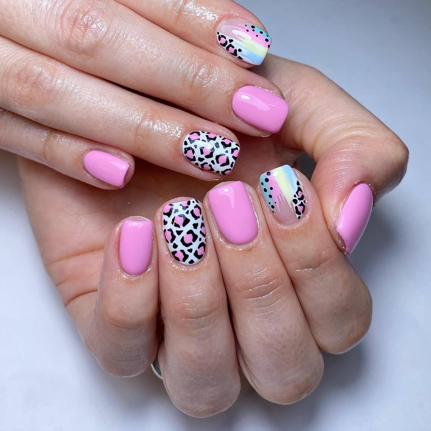 Colorful Pink Leopard Print Nails