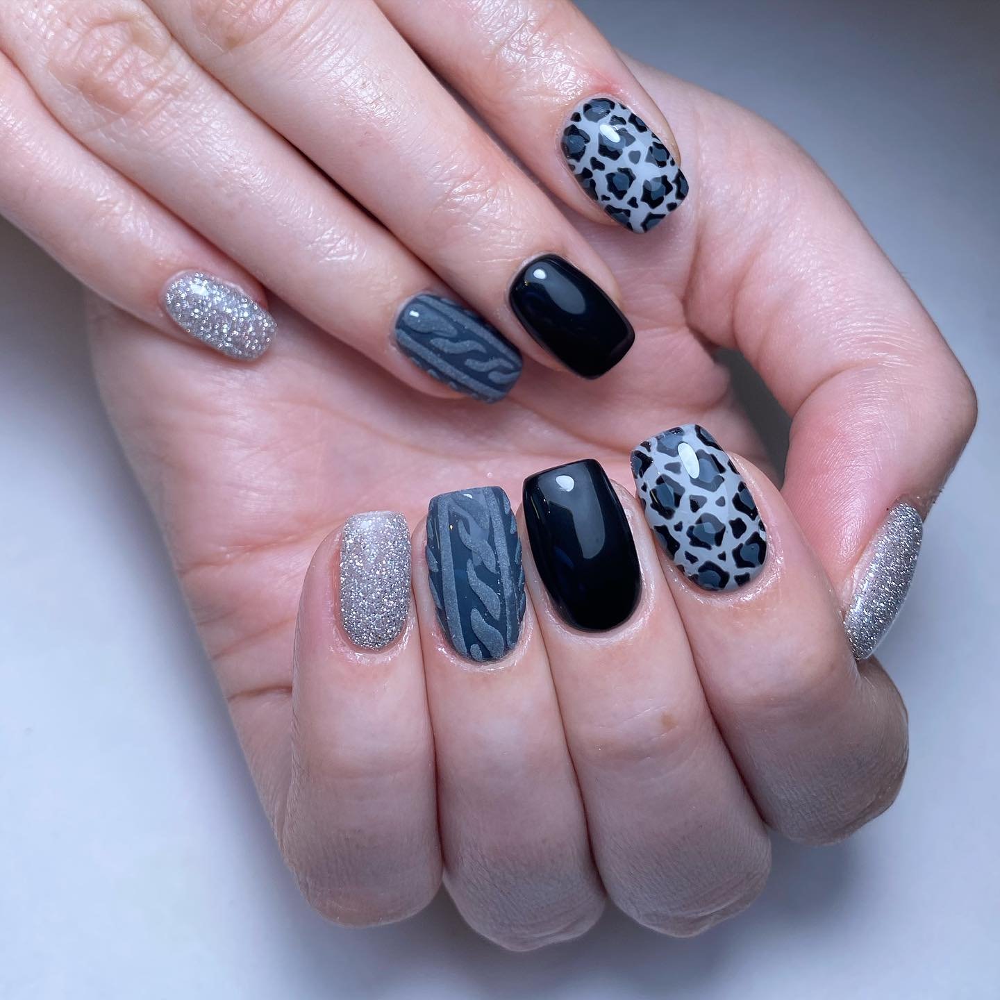 Stylish Gray and Black Nail Art