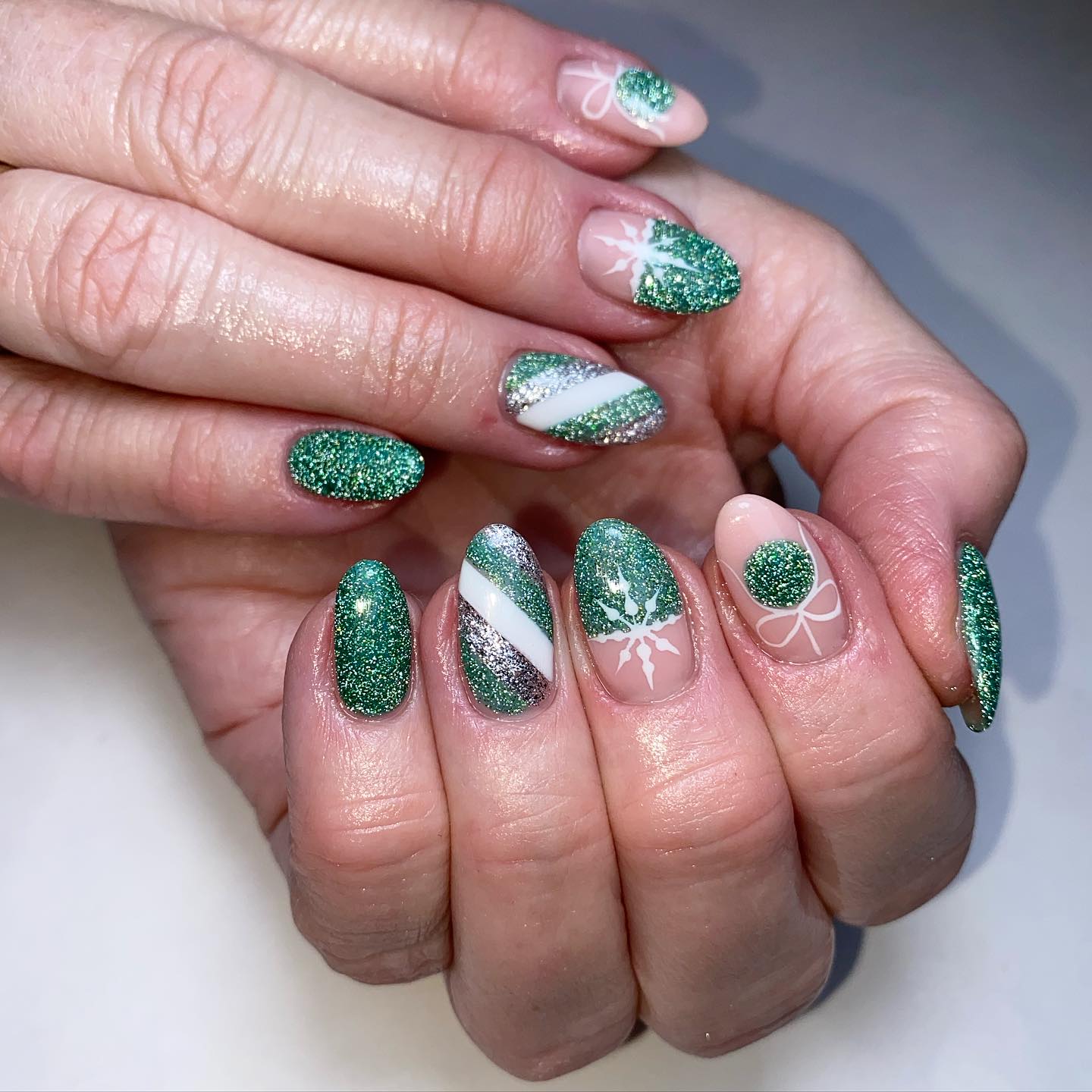 Elegant Green Glitter Nails