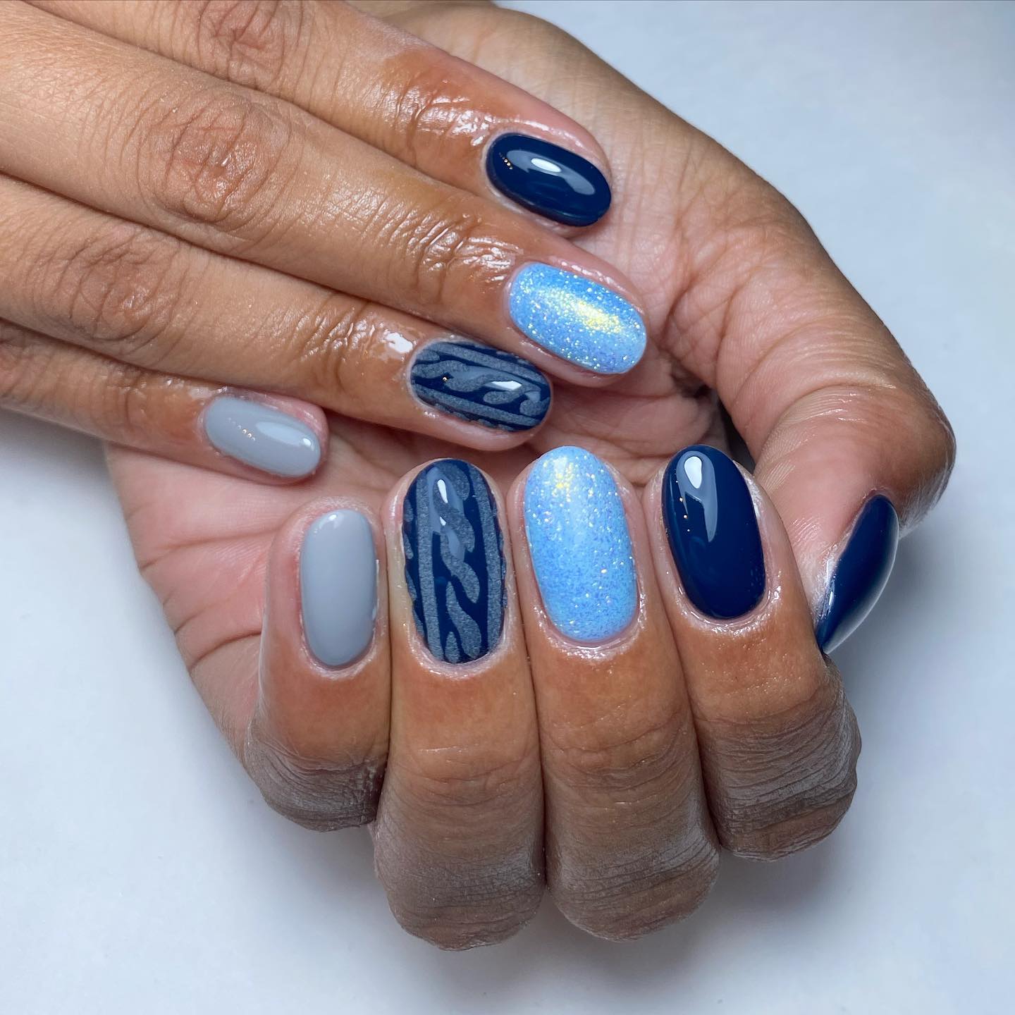 Elegant Blue Themed Nails