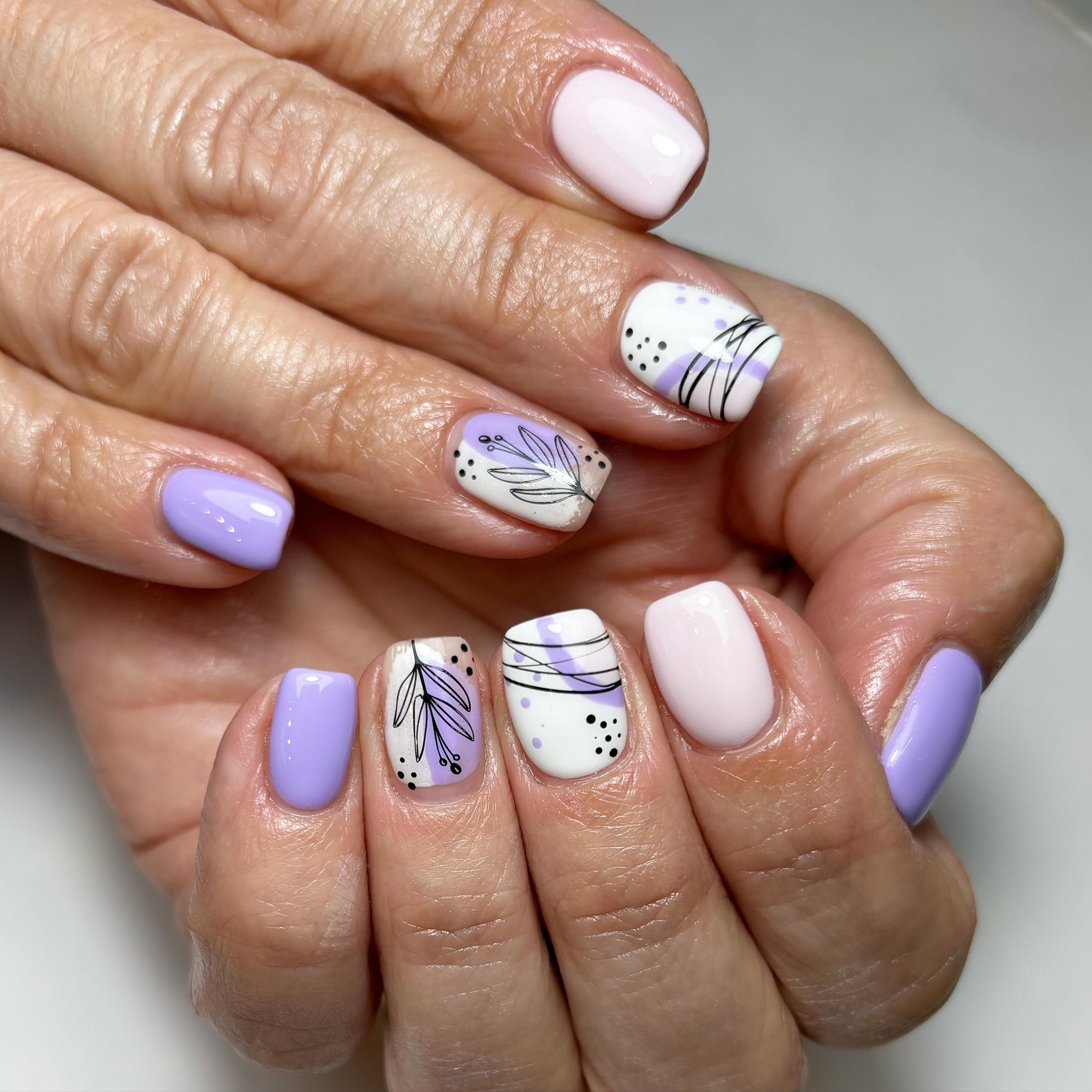 Elegant Lavender Nail Art