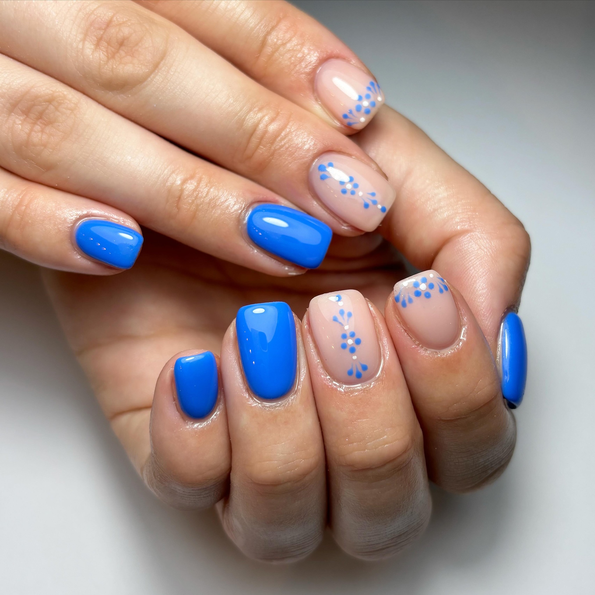 Stylish Blue Nail Art