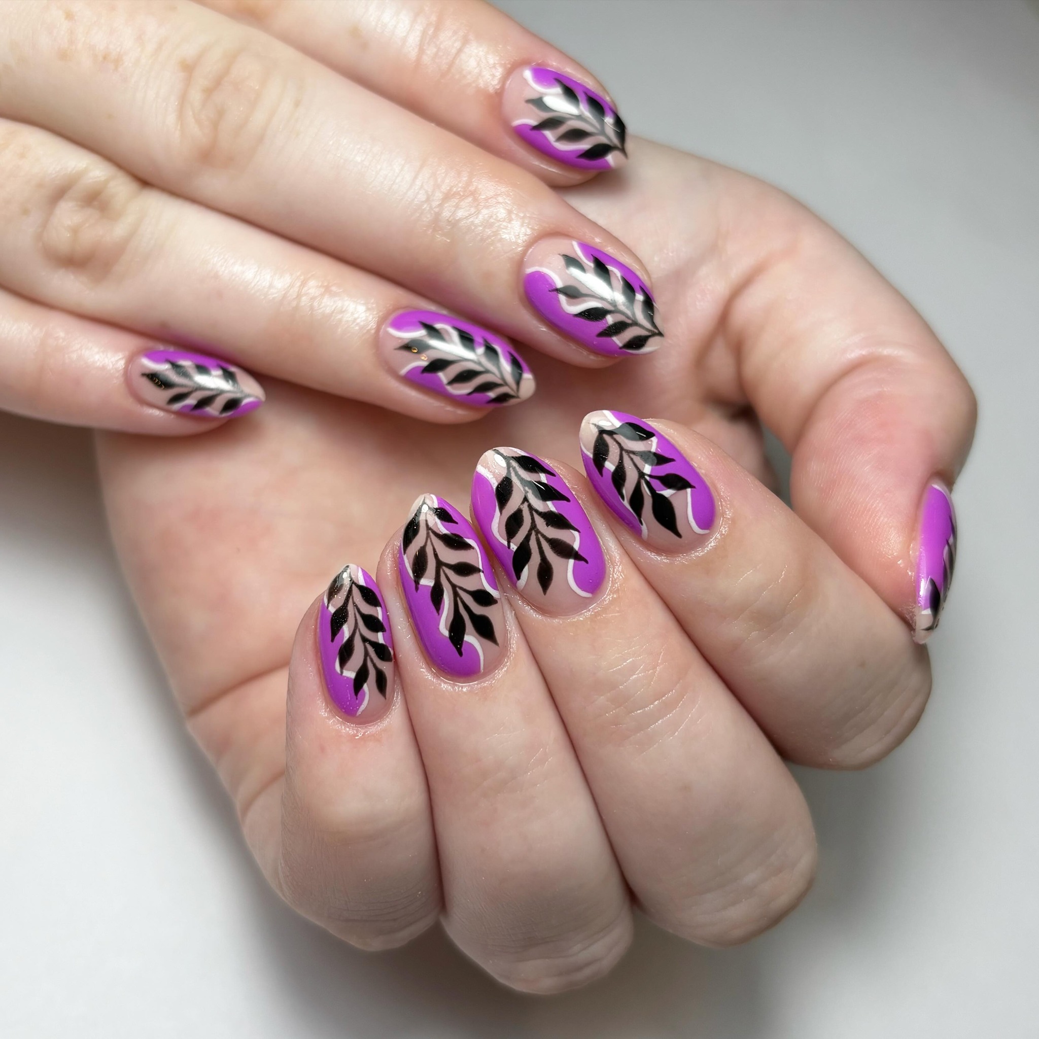 Artistic Purple and Black Leaf Pattern Nails