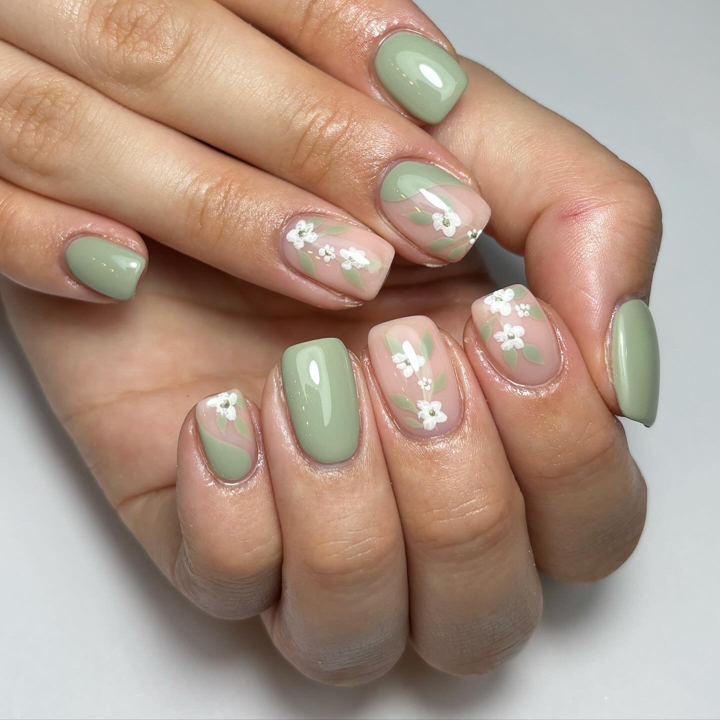 Elegant Green Floral Design