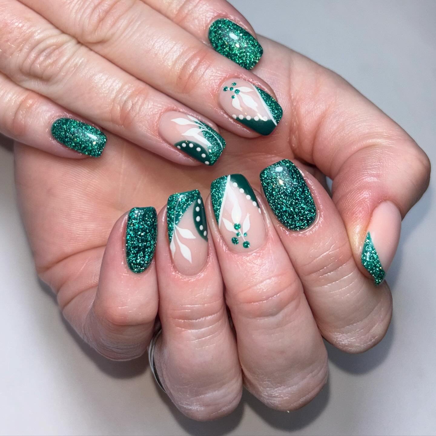 Elegant Green Glitter Nails