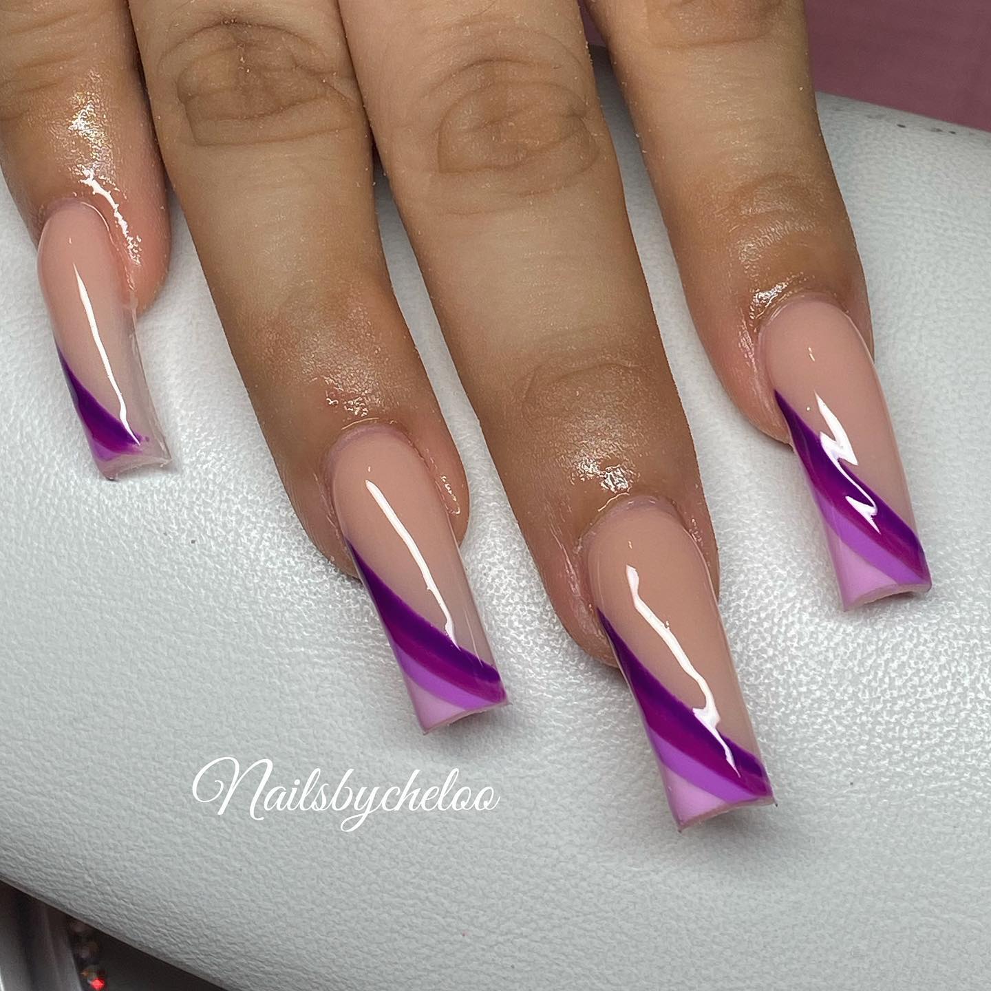 Elegant Purple Accent Nails