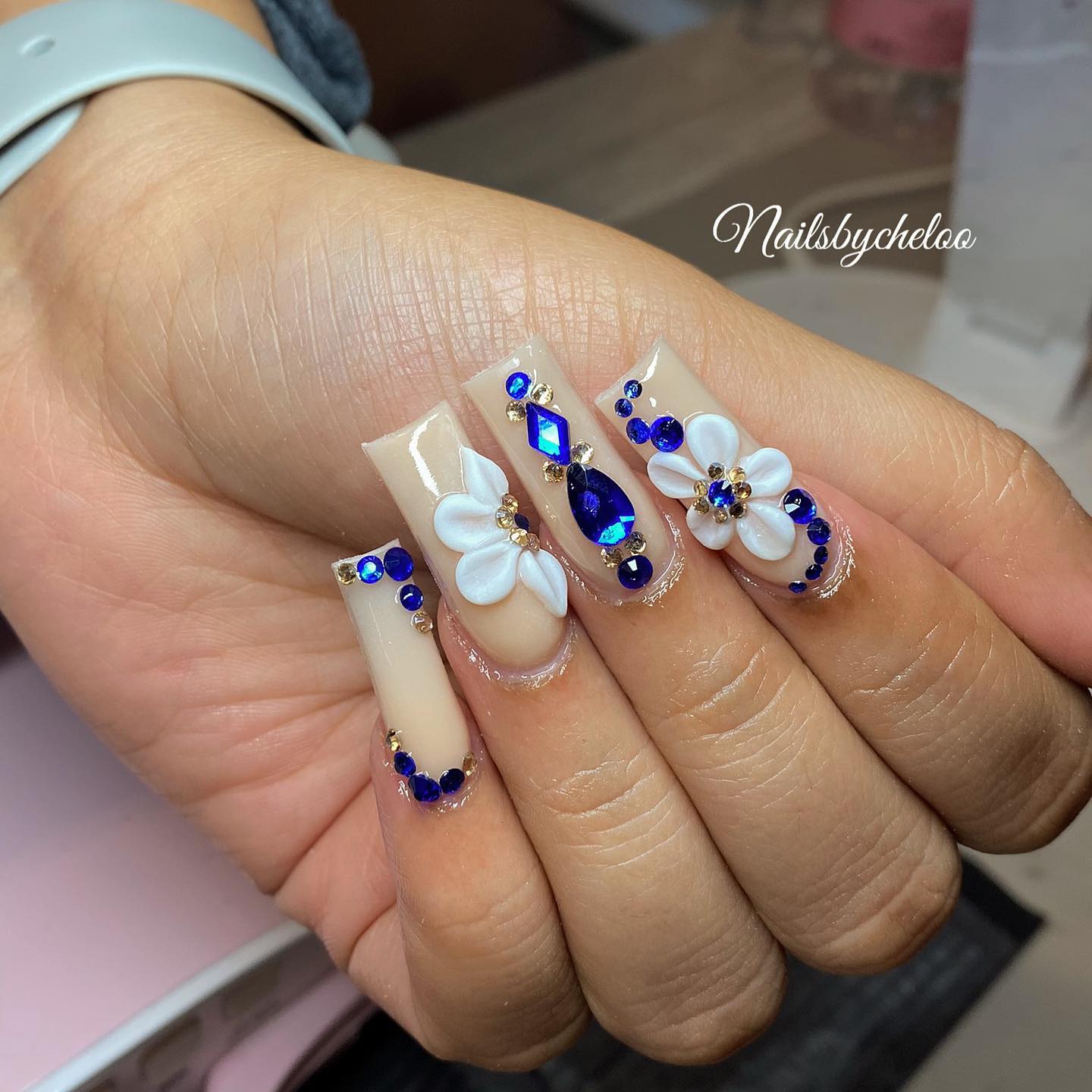 Elegant Blue Floral Nail Art