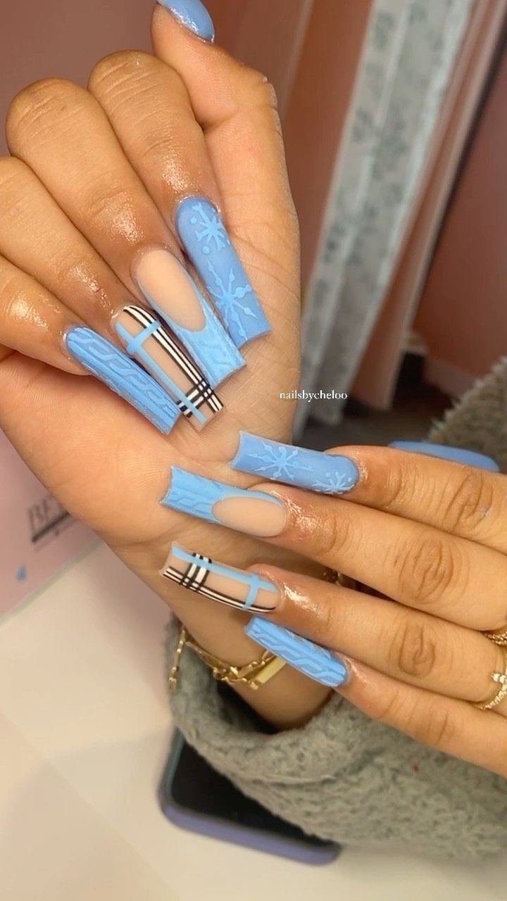 Stylish Blue Patterned Nails