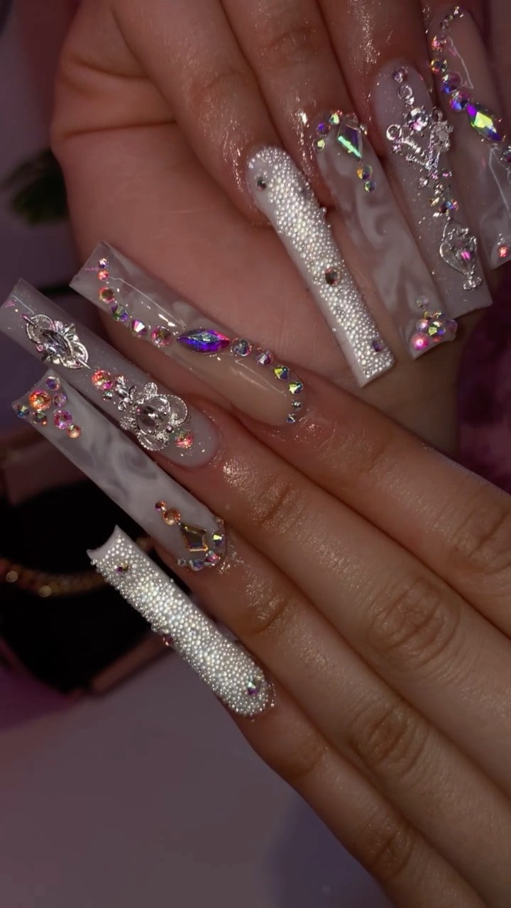 Stylish Glittery Rhinestone Nails