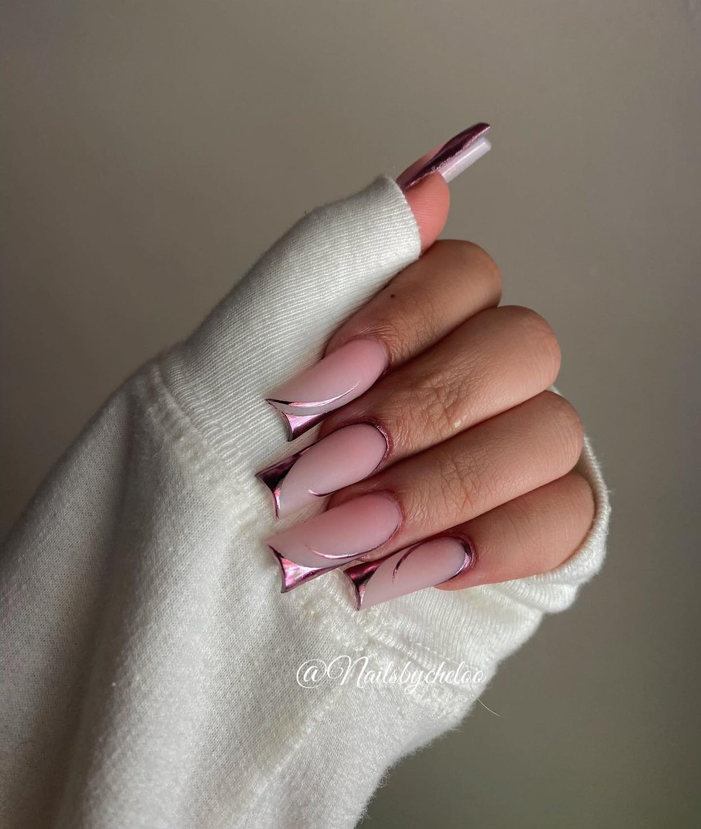 Elegant Pink and Metallic Design