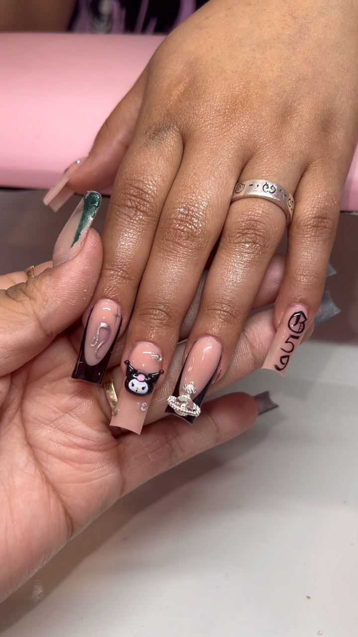 Stylish Artistic Nail Design