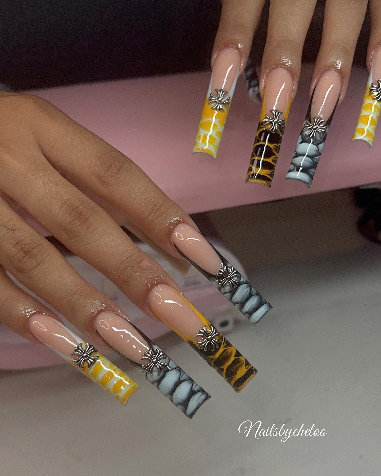 Stylish Artistic Nails