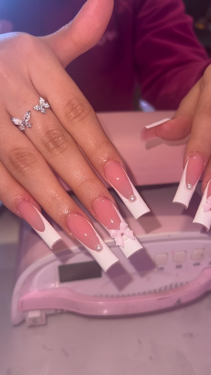 Elegant Pink and White Nail Design