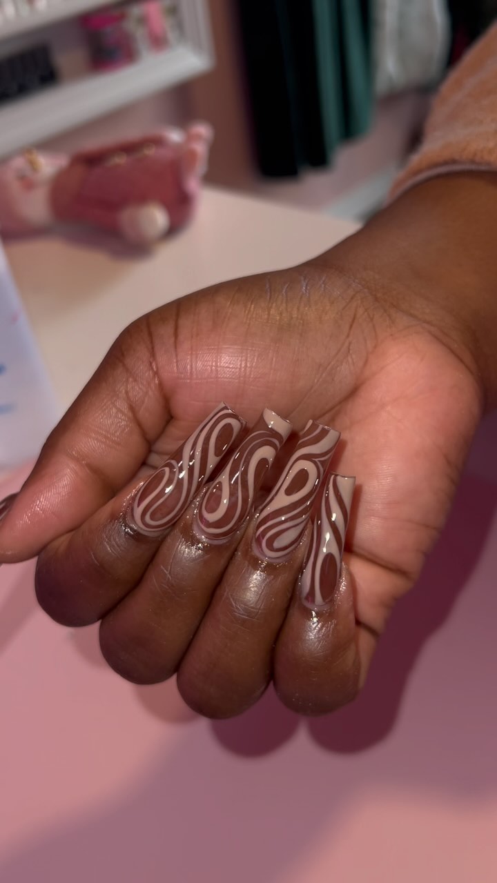 Artistic Swirled Nails