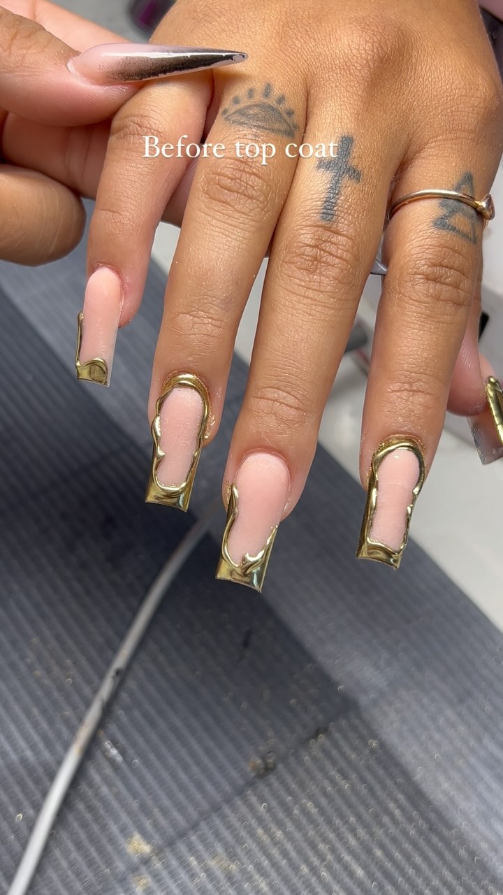 Elegant Gold Trimmed Nails