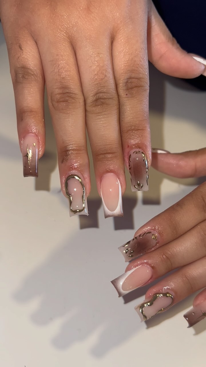 Elegant Brown Ombre Nails with Gold Accents