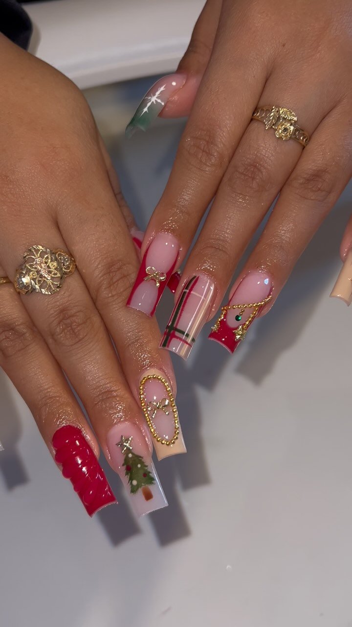 Holiday-Themed Nails
