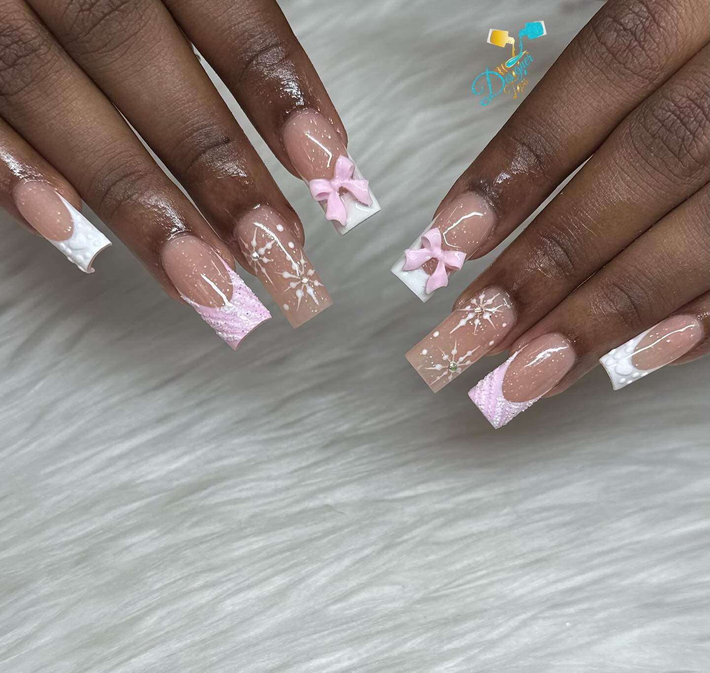 Pretty Holiday-Inspired Nail Design
